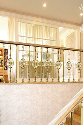 古（gǔ）銅立柱