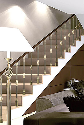 古銅立柱（zhù）