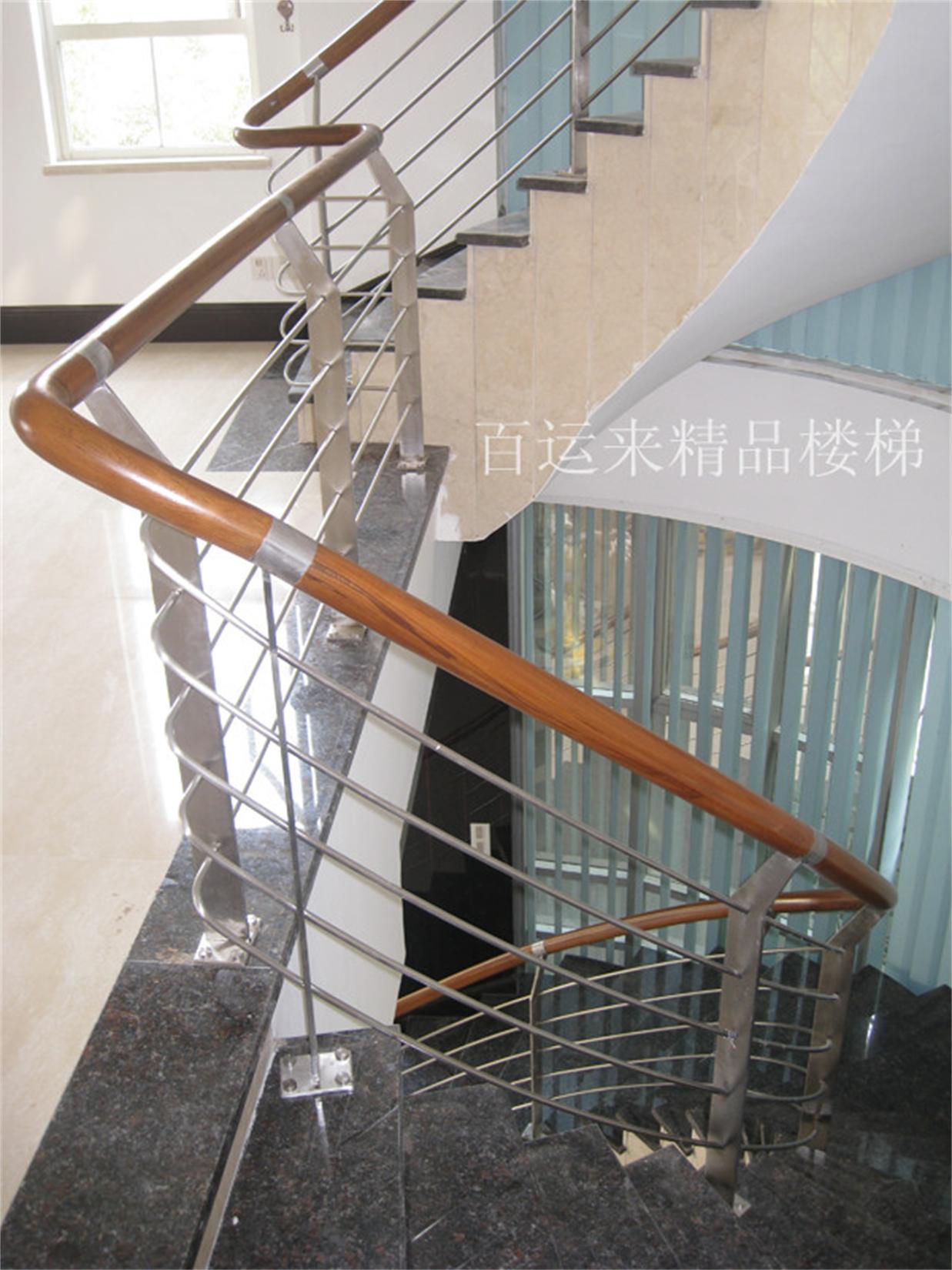 旋轉樓（lóu）梯