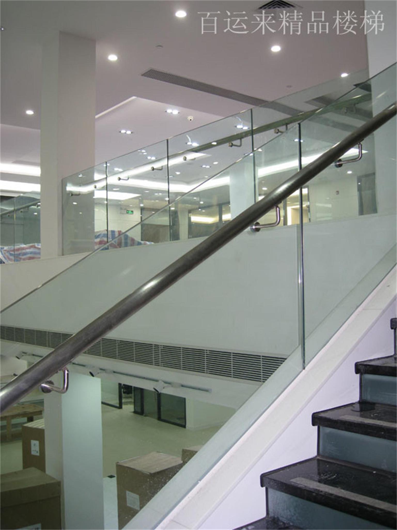 落地玻璃樓梯案例